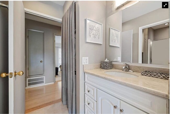 Building Photo - Vacation living every day. 2Bed/2Bath