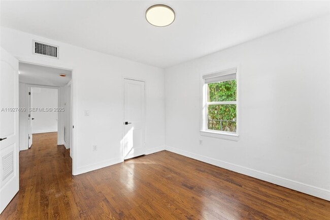 Building Photo - 559 NE 68th St