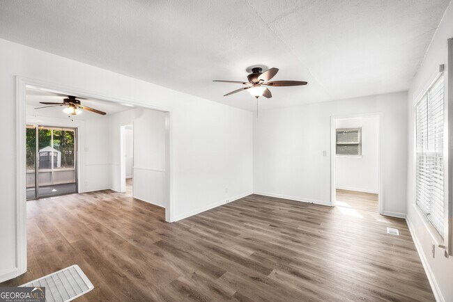 Building Photo - 1801 Crestridge Dr SE