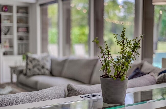 Building Photo - 22 Winged Foot Dr