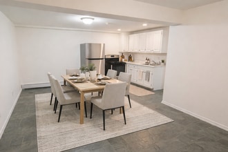 Building Photo - Large Renovated 2br/2bath in Charming Mountain Community (Heat Included)