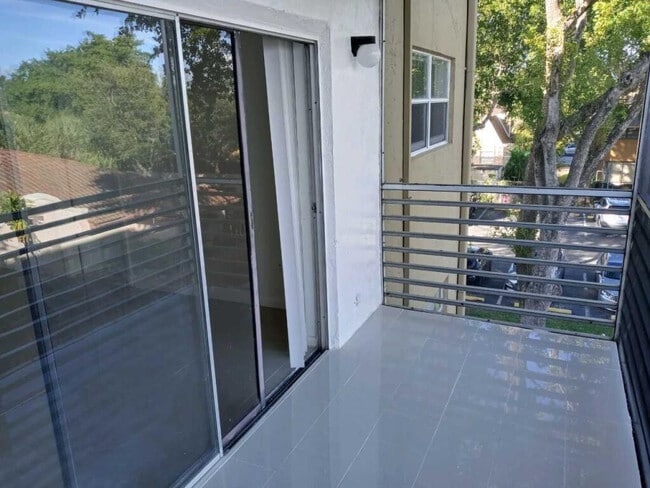 Building Photo - 3120 N Pine Island Rd