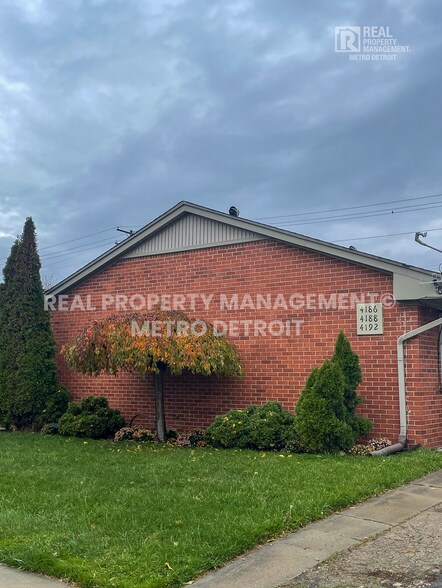 Building Photo - 4192 Drouillard St