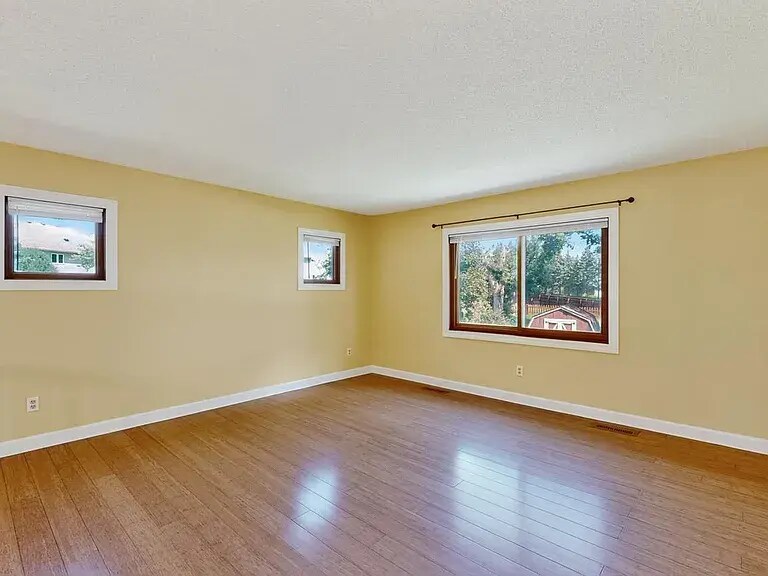 Upstairs living - 4543 Arbor Dr NW