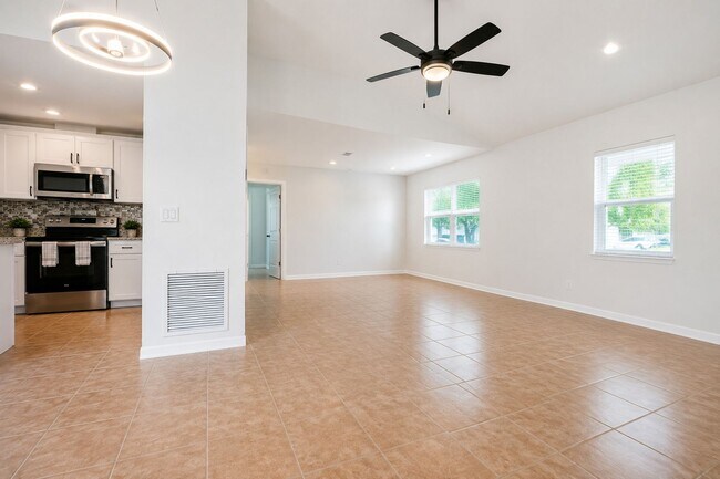 Building Photo - Beautifully Renovated 3 Bedroom • 2 Bathroom Home in Largo, Florida