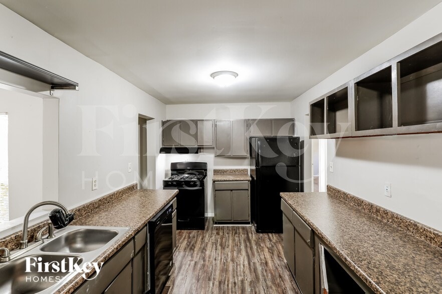 Building Photo - 3085 Piper Dr