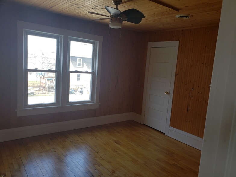 Building Photo - 204 N Macy St