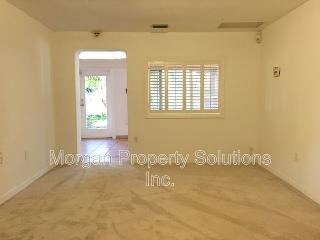 Building Photo - 1223 Poinsettia Ave