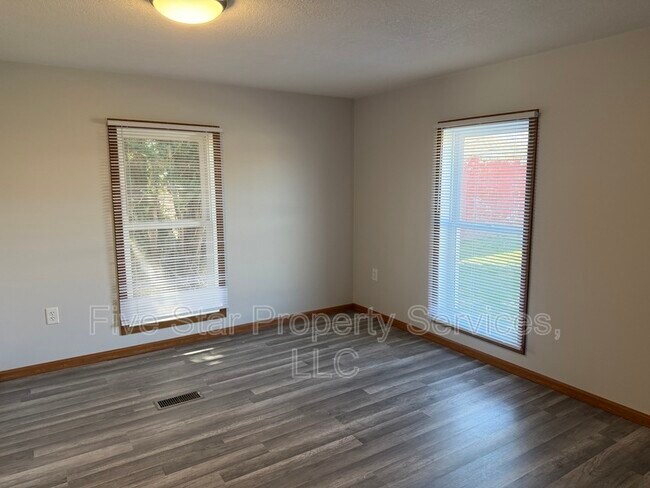 Building Photo - 101 S Kennedy Ave