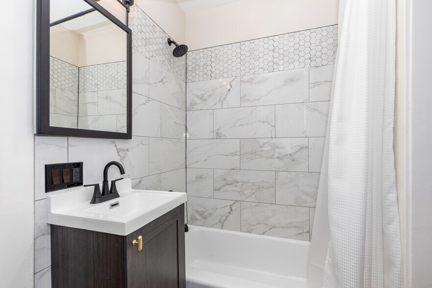 Building Photo - 1349 Portland Ave NE