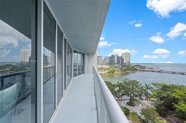 Building Photo - 495 Brickell Ave