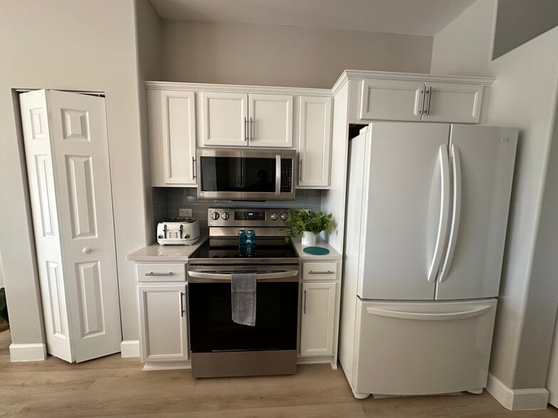 Building Photo - 8899 Bristol Bnd