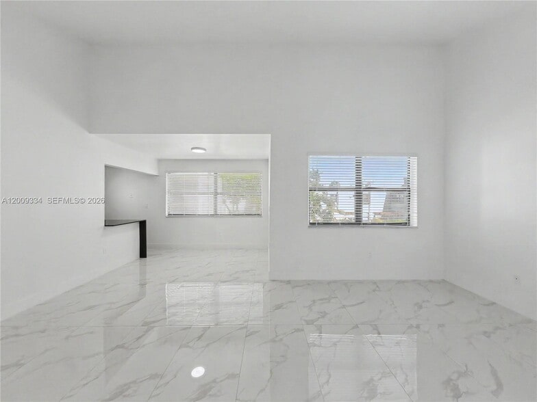 Building Photo - 10010 NW 9th Street Cir