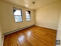 Building Photo - 5BR 1BA Historic Commerical Residential Zo...