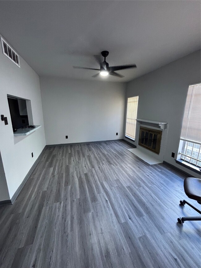 Building Photo - 8299 Cambridge St