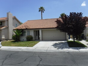 Building Photo - CUTE 2 BEDROOM/2 BATH HOME WITH FENCED IN ...