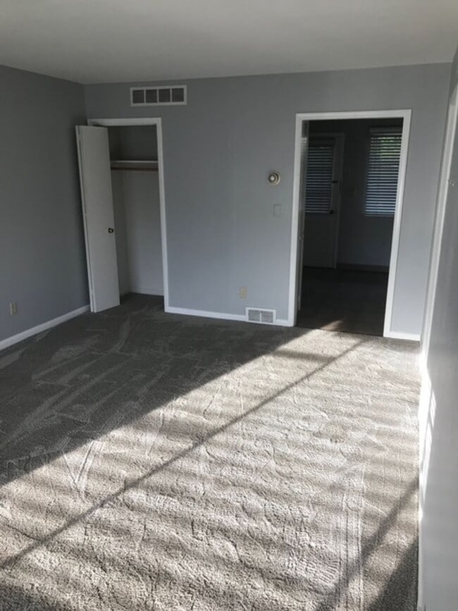 Building Photo - KF2