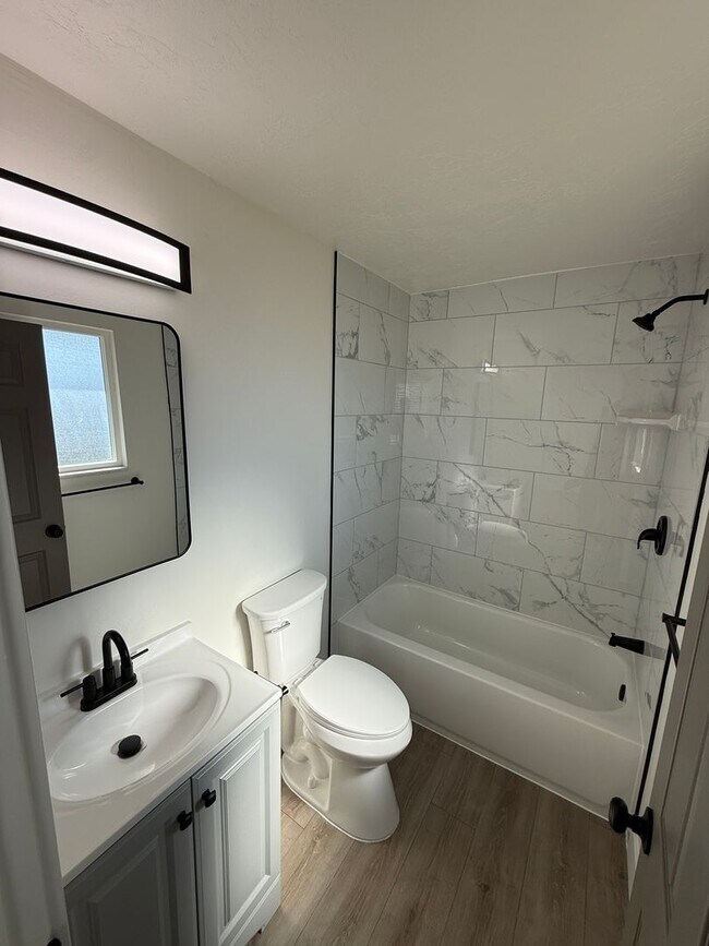 Building Photo - Five Bedroom Home, 2600 sq ft,  West Jordan, $3000/month, Fenced Yard