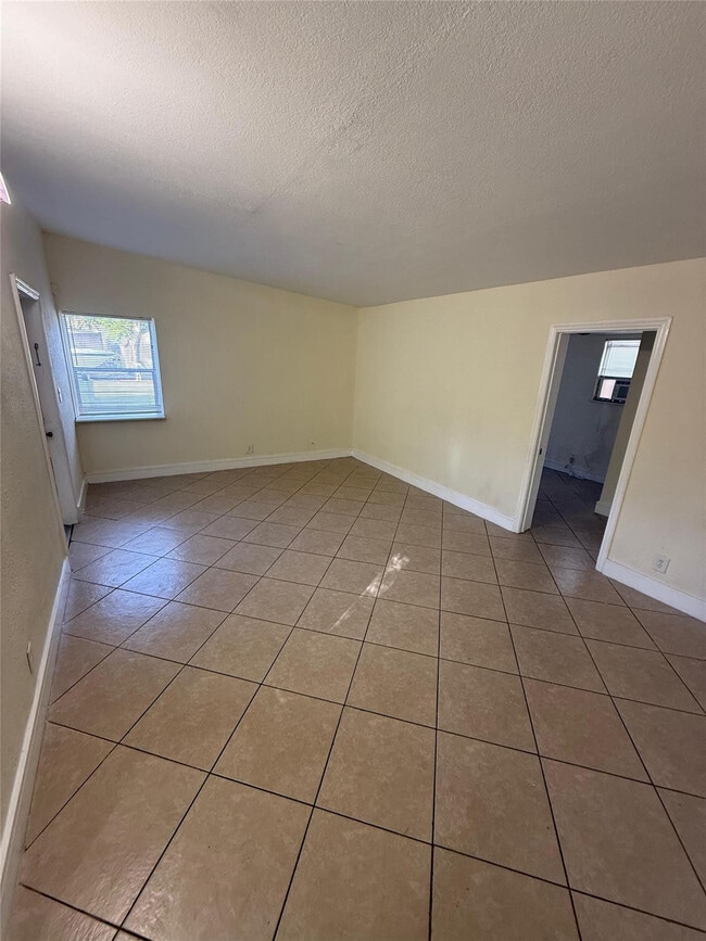 Building Photo - 1608 St