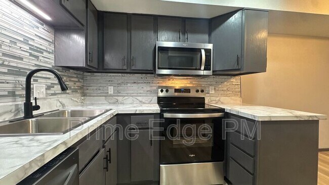 Building Photo - 1701 Ridgehaven Ct