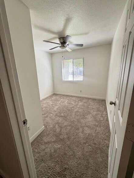 Building Photo - 10230 W Catalina Dr