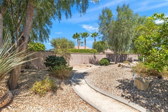 Building Photo - 39371 Blossom Cir
