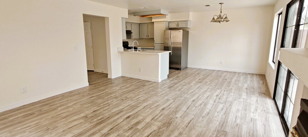 Kitchen/Dining Room - 371 Lander Dr