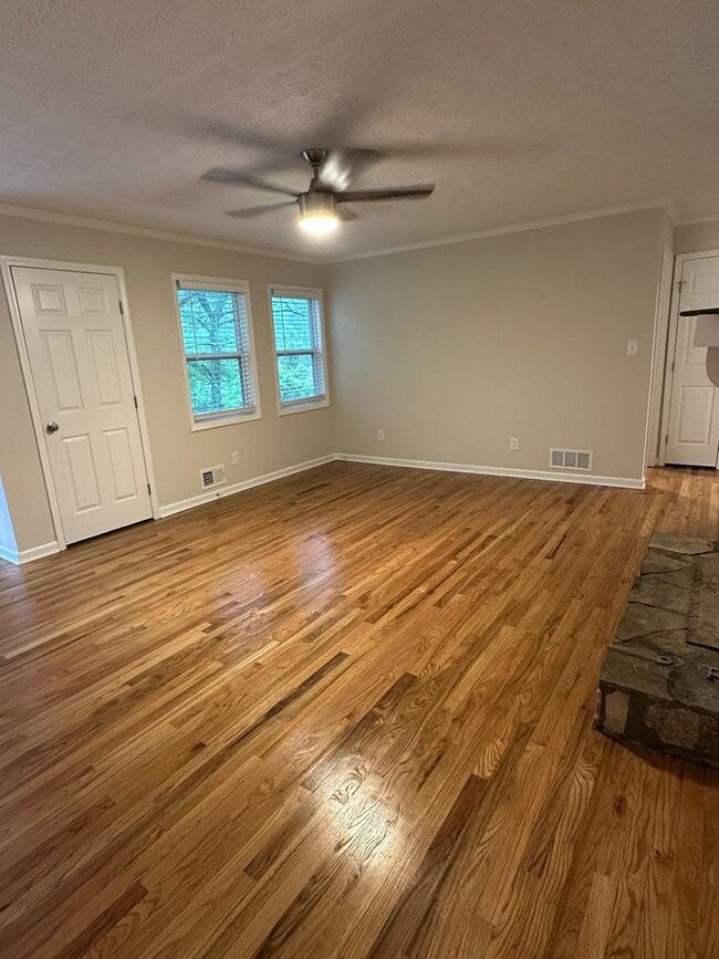 Building Photo - Completely Updated 3BR Home – New Kitchen, Floors, Fixtures & More!