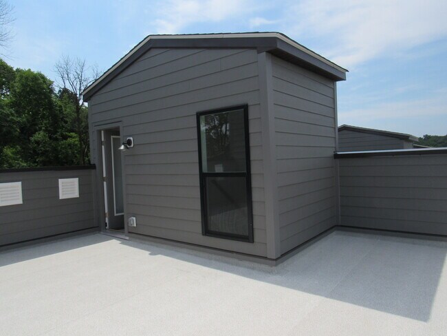 Building Photo - 624 Noush Ct