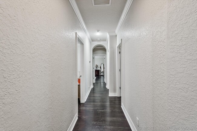 Building Photo - 4381 SW Gossamer Cir