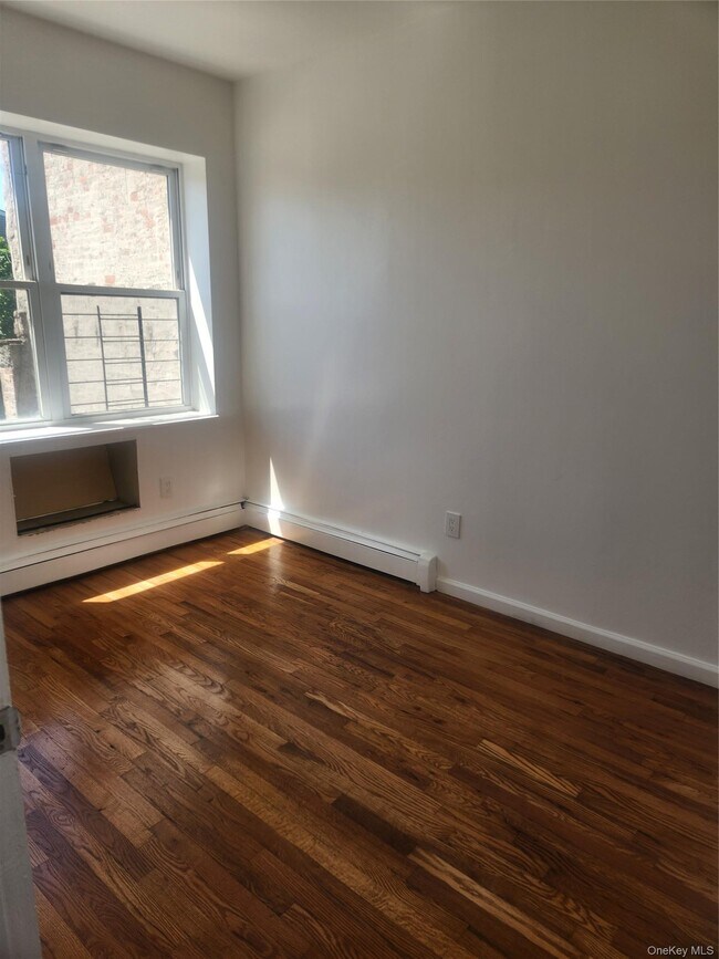 Building Photo - 448 Ashford St