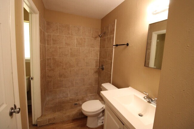 Building Photo - 4851 Malabar Dr