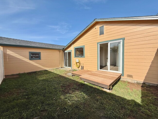 Building Photo - 2236 Home Dr