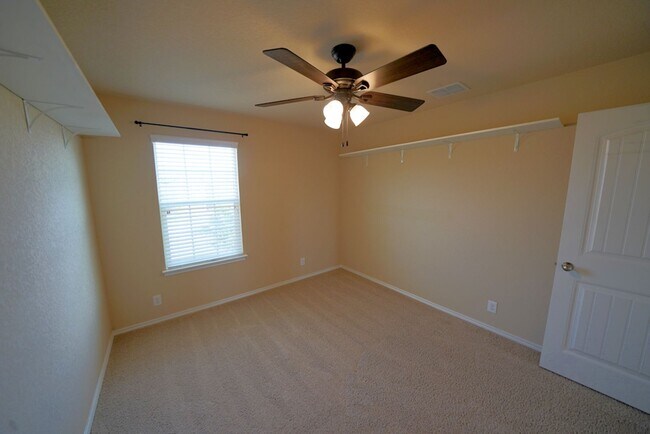 Building Photo - Gorgeous Selma Living with a Inground Pool! Realtor Commission: $625