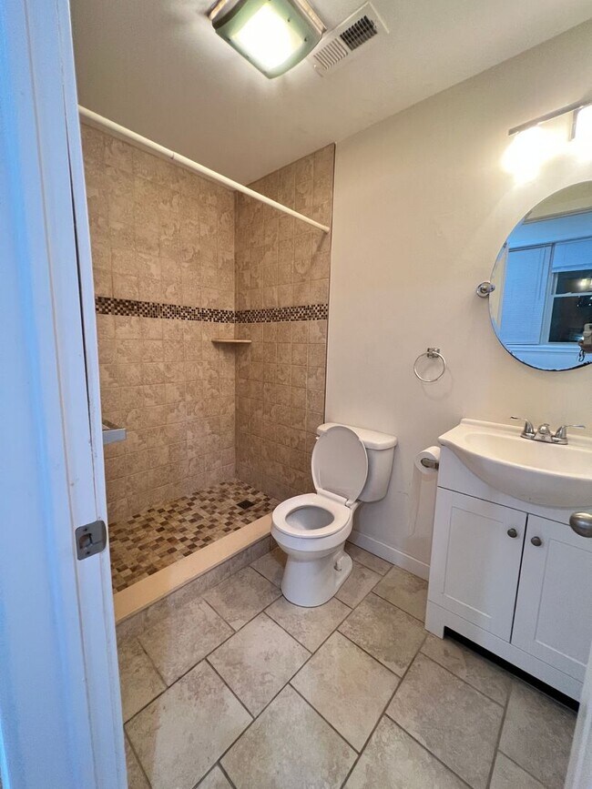 Building Photo - 530 N 36th St