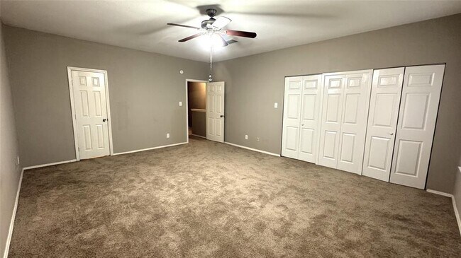 Building Photo - 17573 Red Oak Dr