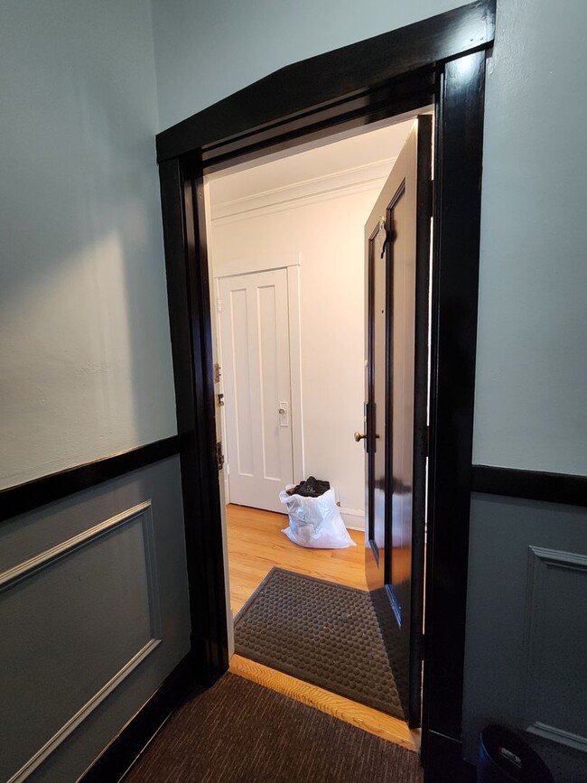 Building Photo - Spacious Updated 2 bed/1 bath in North Park