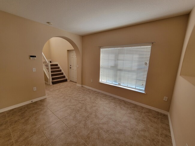 Building Photo - 2223 Seven Oaks Dr