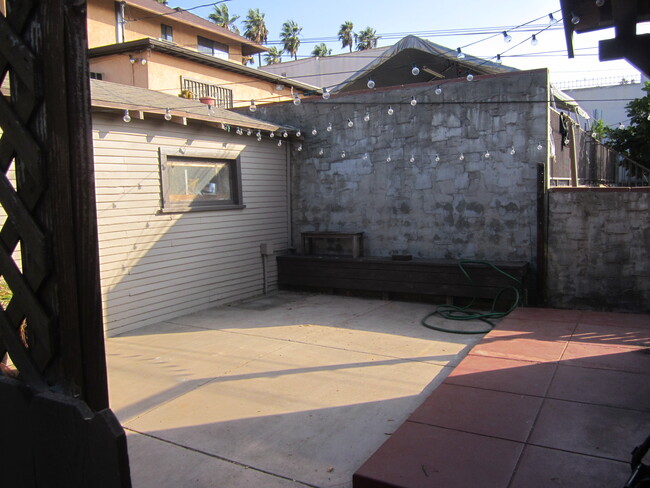 Building Photo - 1439 Laveta Ter