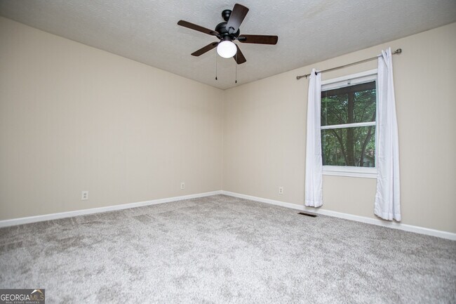Building Photo - 1499 Stonington Ct