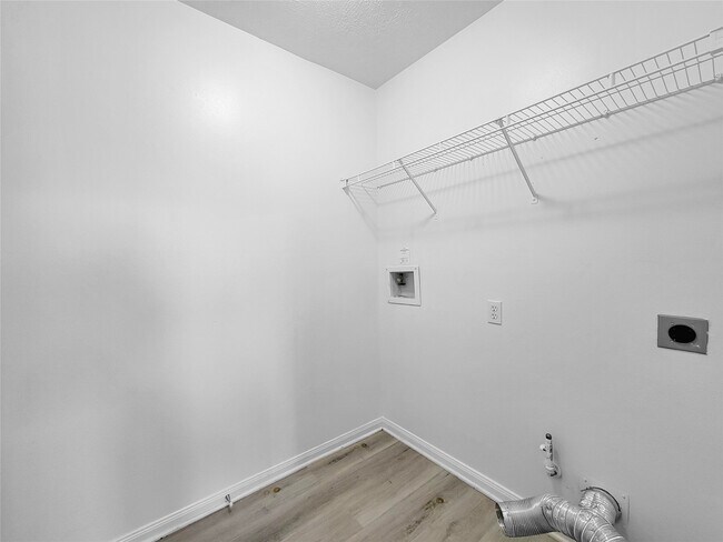 Building Photo - 4010 Redwood Hill Ct