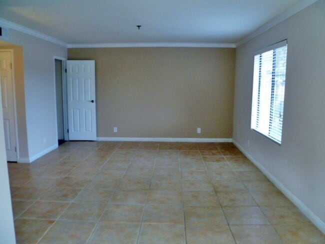 Building Photo - Palm Lake Villas Condo #130