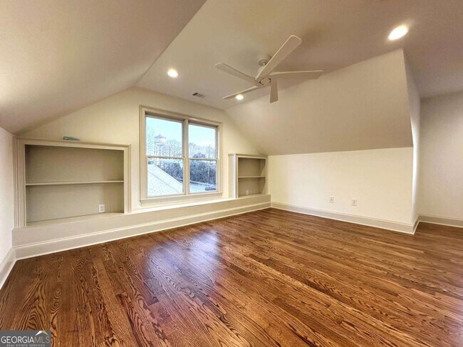 Building Photo - NORMALTOWN HOME - AVALIBLE NOW OR FOR AUGUST 2026!!