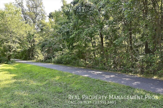 Building Photo - 125 Clubhouse Dr SW