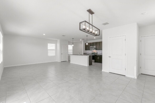 Building Photo - LIKE NEW Home For Rent in Avalon Park West!