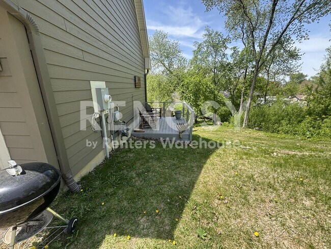 Building Photo - Available now - 1 Bedroom 1 Bath Condo in Golden Valley