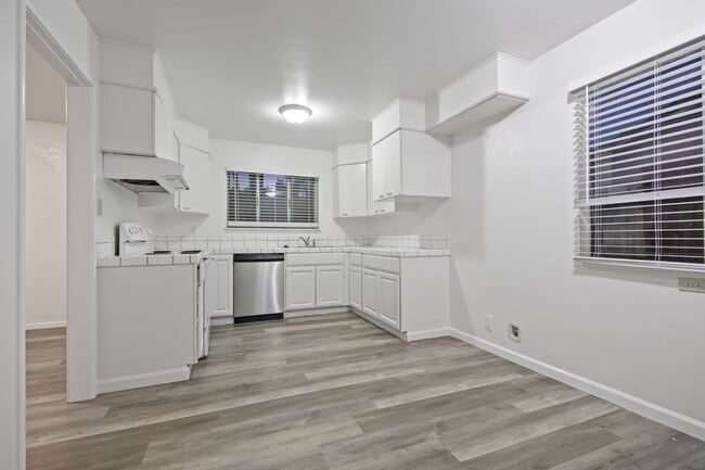Building Photo - 3 Bedroom 2 Bathroom House For Rent!