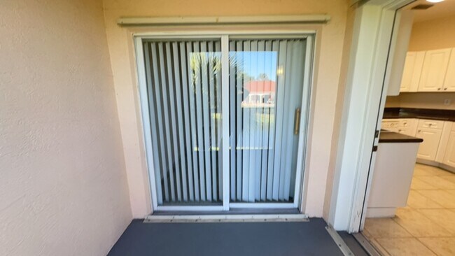 Building Photo - 3 BEDROOM 2 BATH 2 CAR GARAGE CONDO