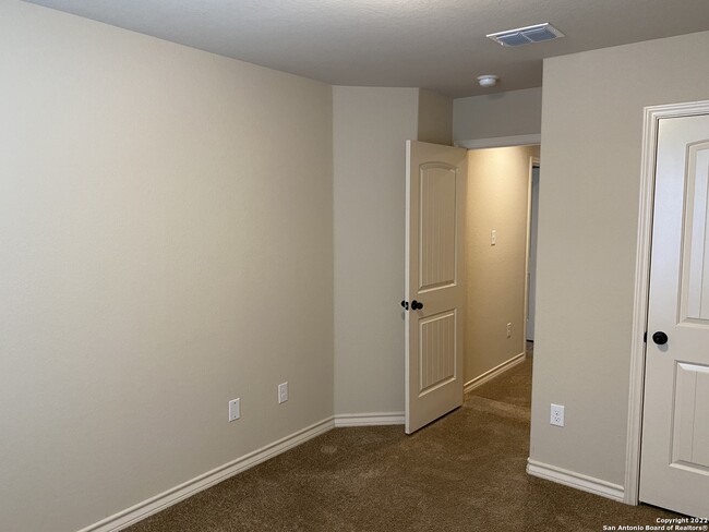 Building Photo - 6958 Lakeview Dr.