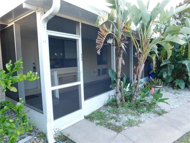 Building Photo - 543 7th Pl